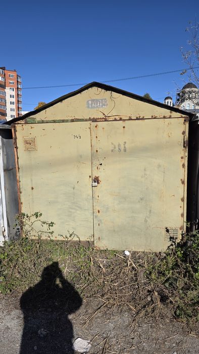 Гараж металевий.