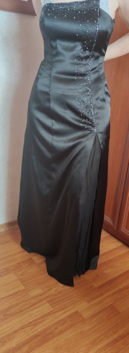 Вечірнє атласне плаття з розрізом 46,48 розмір