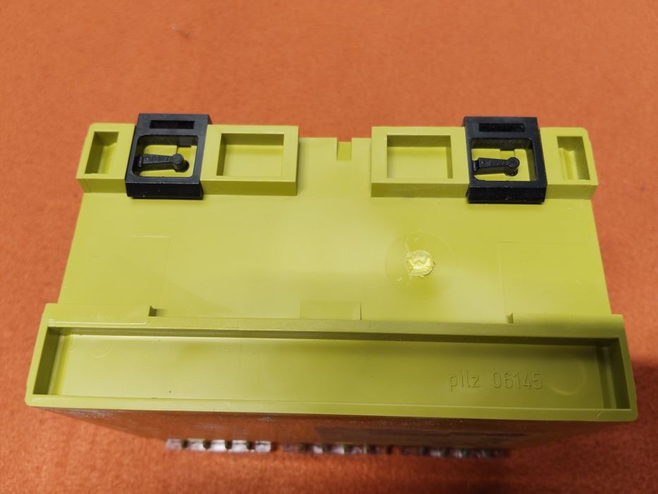 Przekaźnik bezpieczeństwa Pilz