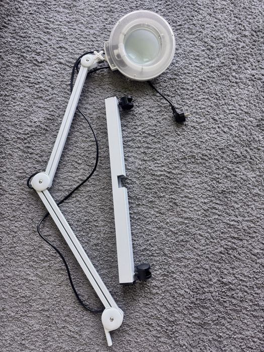 Lampa kosmetyczna z lupą