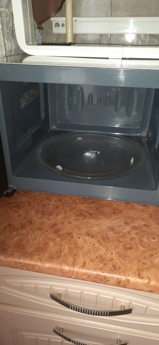 Продам микрохвильову піч LG з тостером.3200грн.