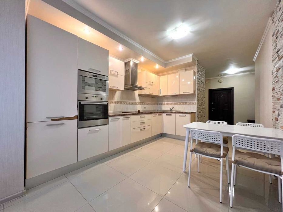 Без комісії. Сучасна 2 к. Монолітний будинок. метро Позняки 2 хв поруч