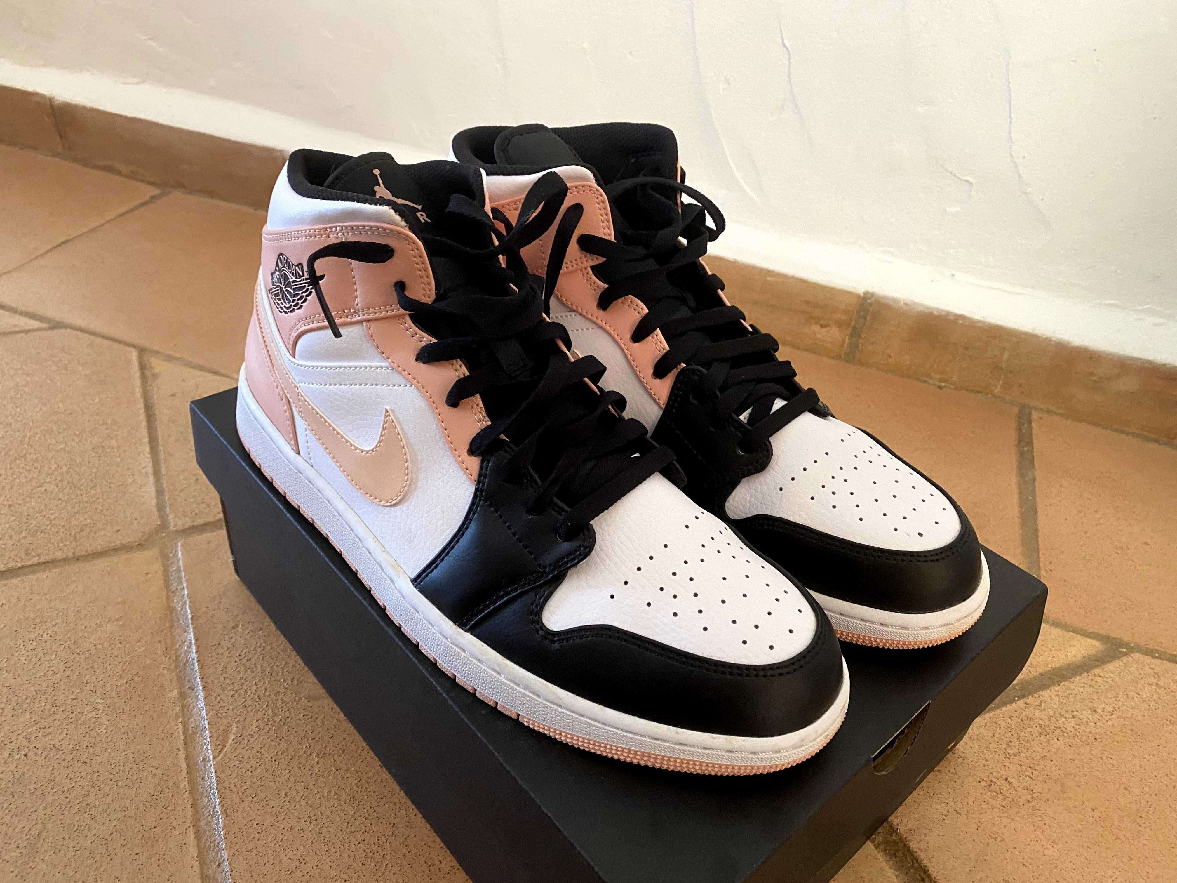 Jordan 1 Mid Artctic Orange Black Toe