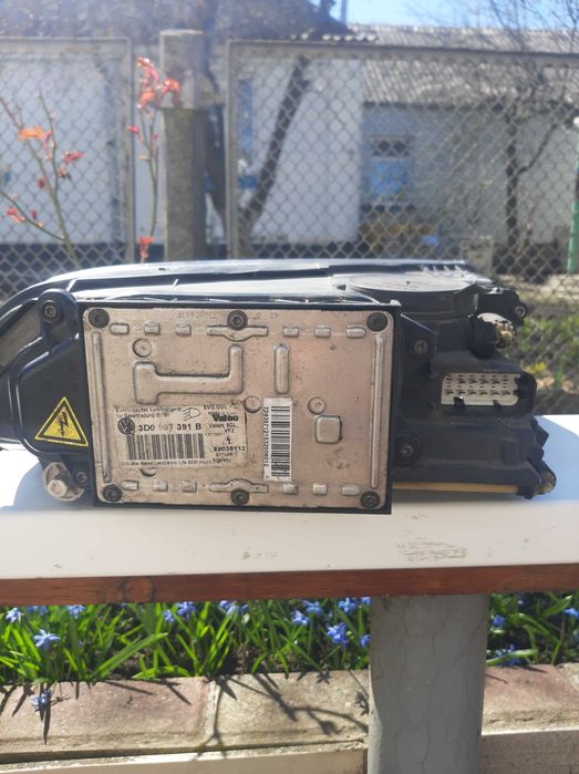 Лева фара на туарег1