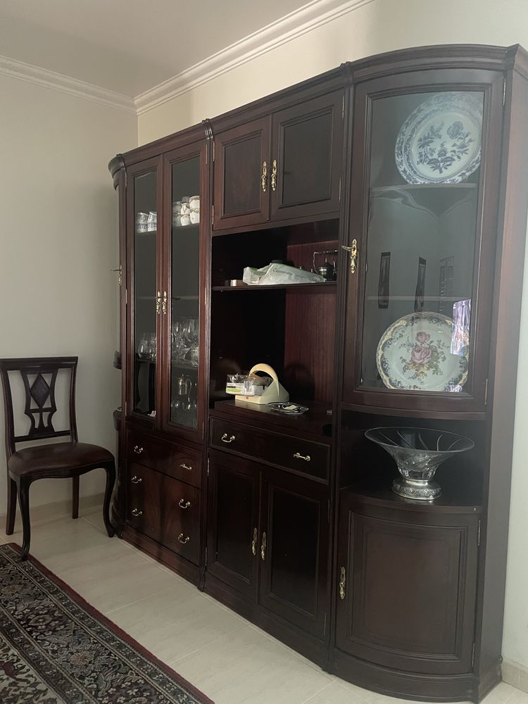 Móvel de sala / Cristaleira em madeira maciça