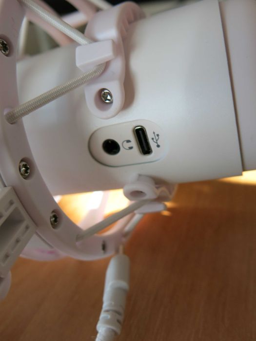 Мікрофон HyperX QuadCast зі стійкою - мрія стрімера ведучого подкастів