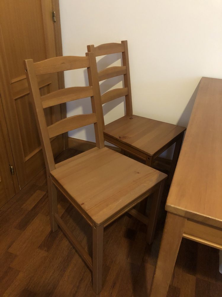 Mesa e cadeiras IKEA