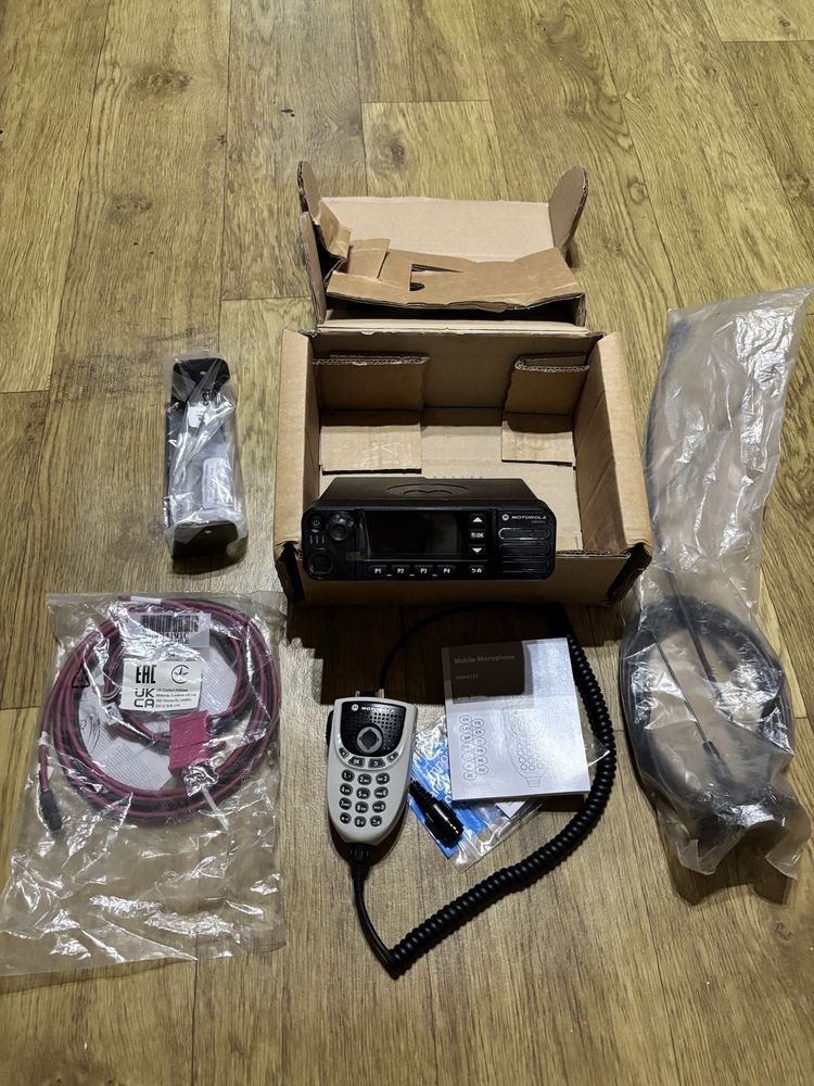 Motorola dm4601e VNF LP WIFI/BT/GNSS автомобильная рация +антена.