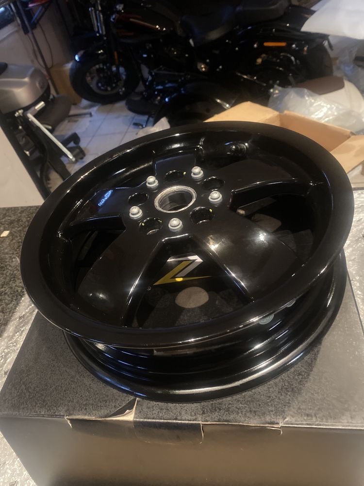 Felgi Piaggio Vespa GTS 125/300 idealny stan Jak Nowe 12 N187