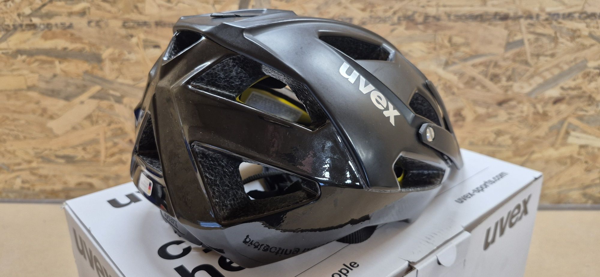 Kask Uvex Quatro cc Mips. Kolor Black matt.
