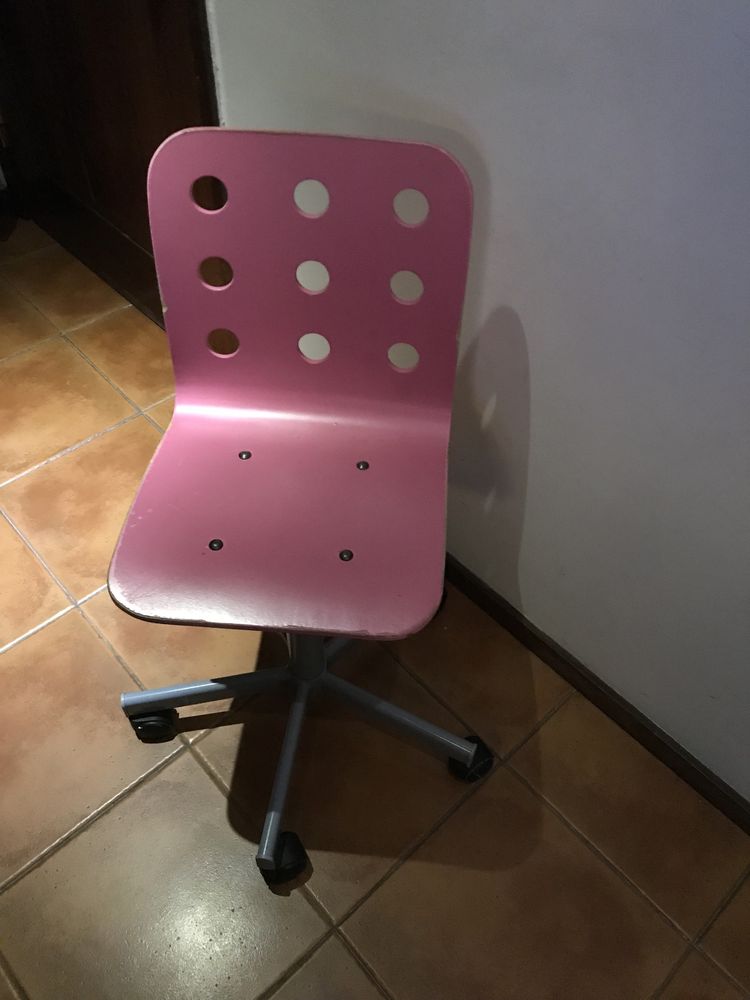 Cadeira cor de rosa para secretaria