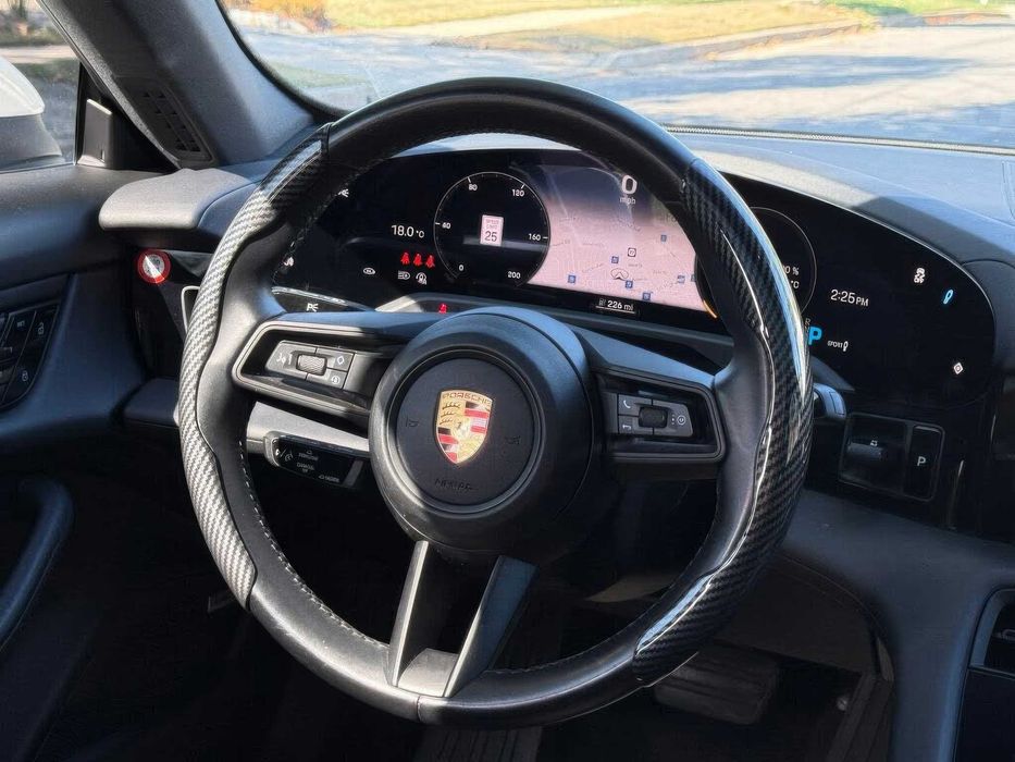 Porsche Taycan      2021