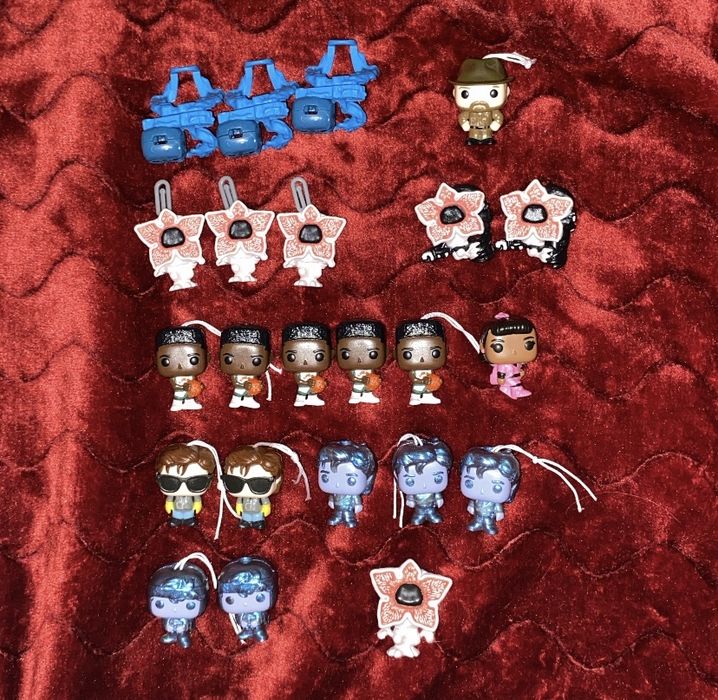 Продам фигурки Kinder Joy «Очень странные дела»