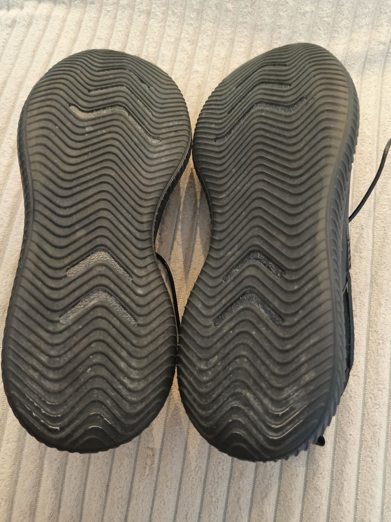 Buty sportowe marki Sprandi 
Buty sportowe
Wylecieliśmy rano. Słońce ś
