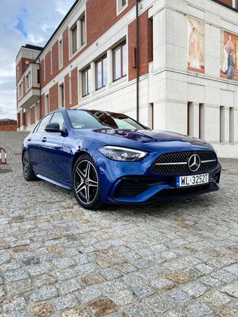 Wynajmij najnowszy model Mercedes klasy C niebieski