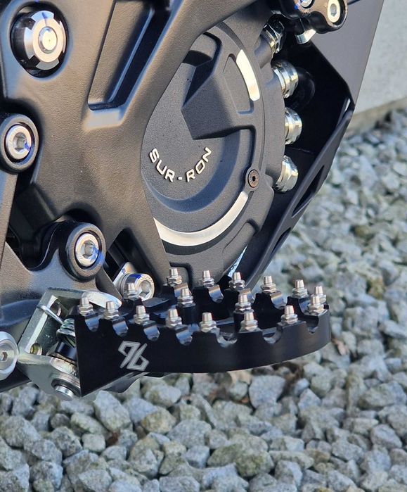 Surron Light Bee L1e z pakietem tuningowym 96 Power Parts!