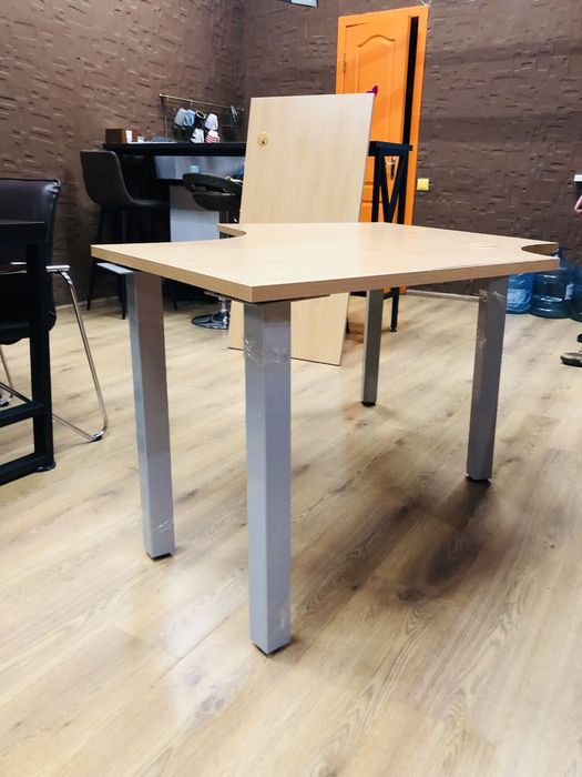 Угловой офисный стол