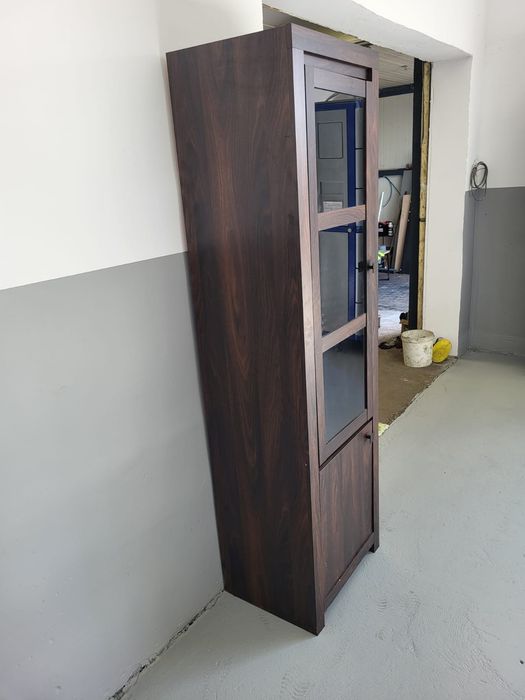 Komoda słupek ciemny orzech