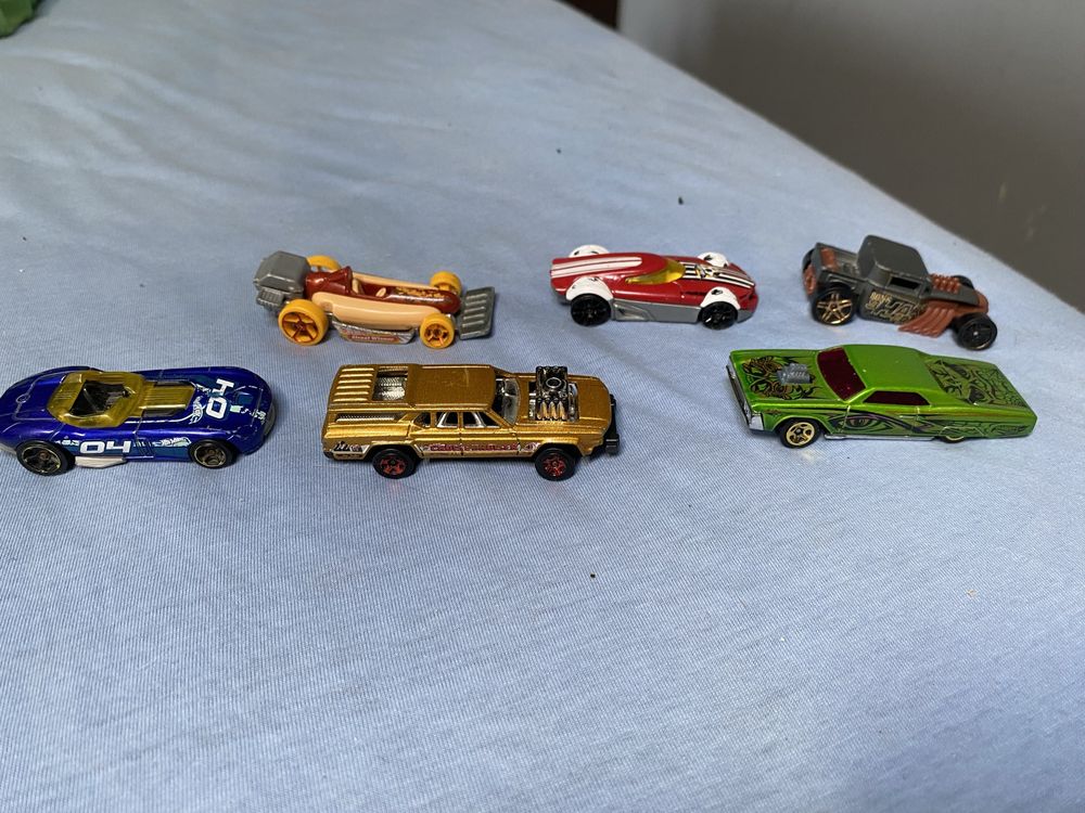 Autka hot wheels samochodziki wyścigówki