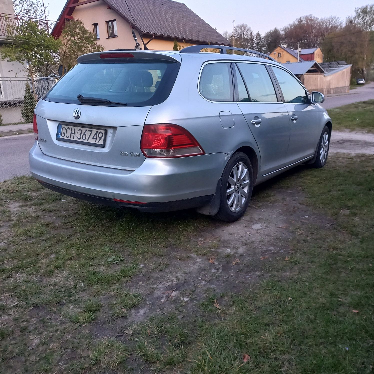 Golf V  2.0 TDI Cr 140km 
Wyposażenie 
Xsenony 
Gr