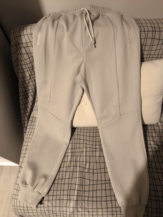 TYLKO DZIŚ Spodnie dresowe chłopięce Reserved r.170