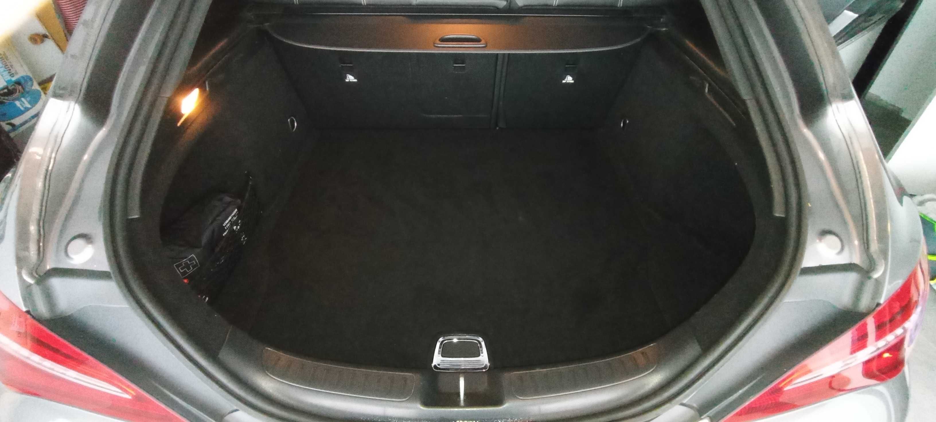 Mercedes CLA 200D com mudanças automáticas