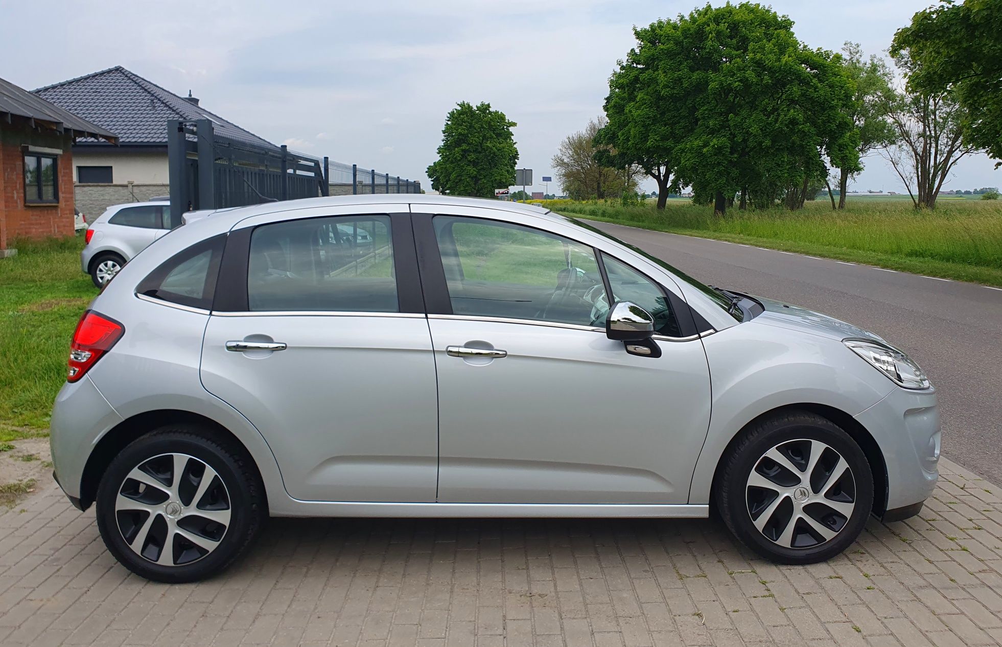 Auto po opłatach gotowe do rejestracji .