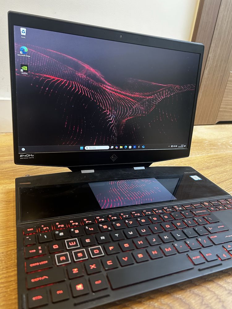 HP OMEN X 15-dg0xxx z dwoma ekranami RTX 2080 Max-Q