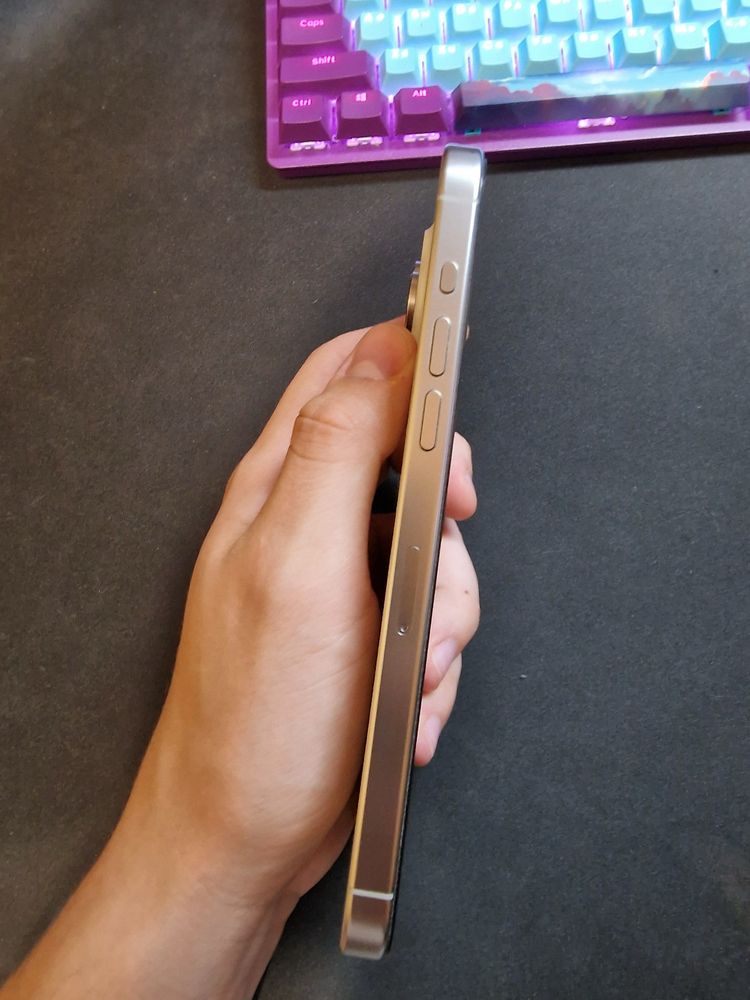 Продам iPhone 15 Pro Max 256 ГБ (со слотом для SIM-карты)