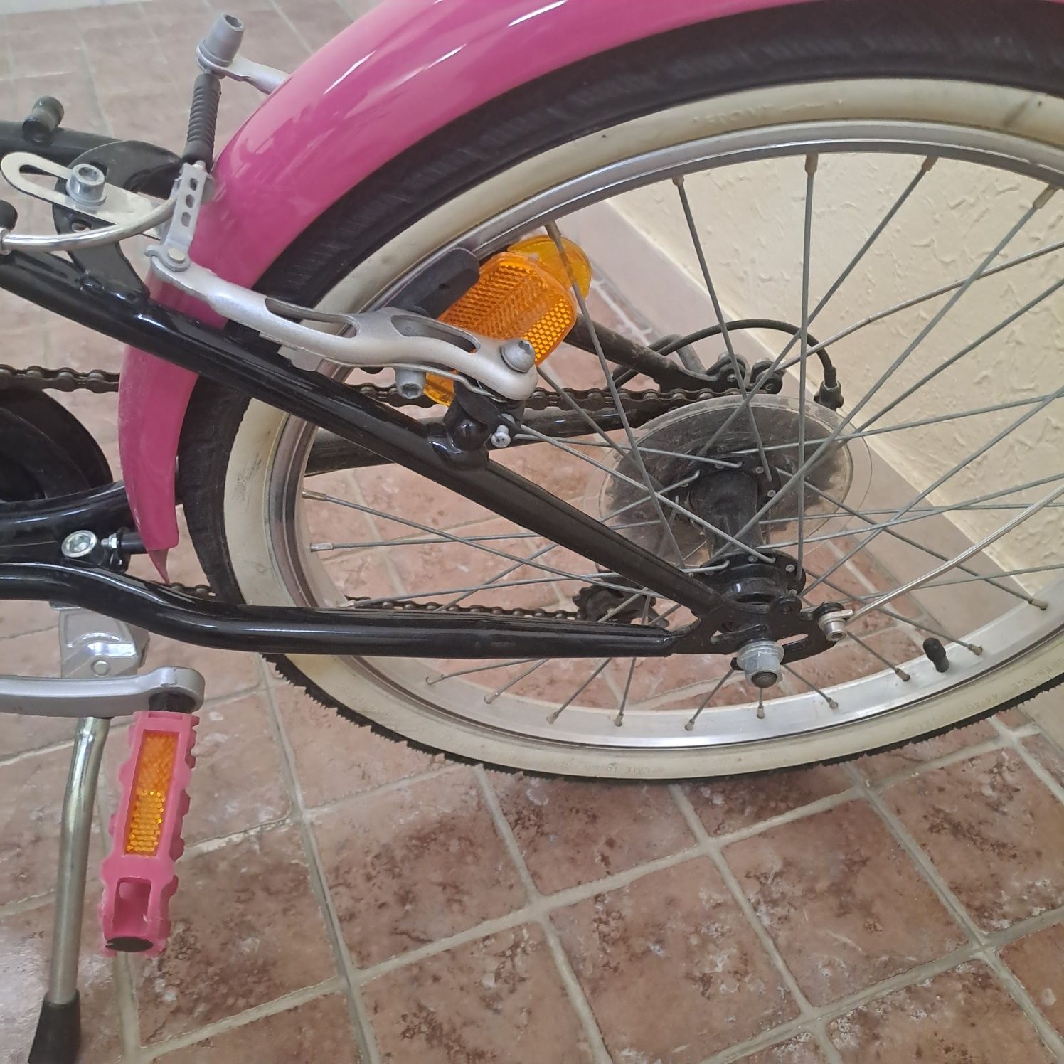 Bicicleta preta e rosa