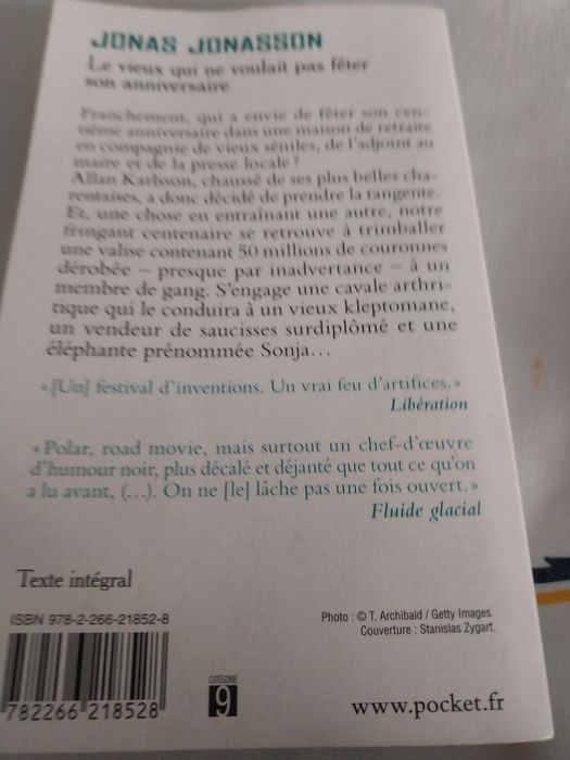 Le vieux qui ne voulait pas fêter son anniversaire. Portes incluídos.