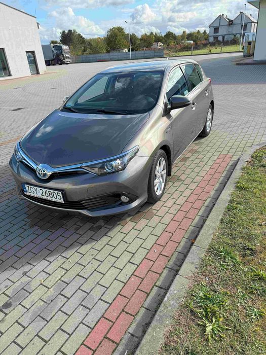 TOYOTA Auris Hybryda