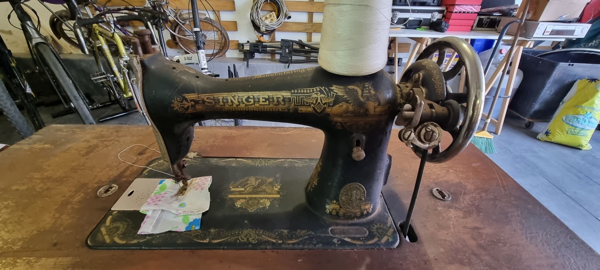 Máquina de costura antiga SINGER