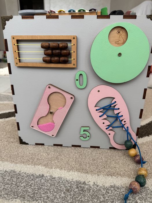 Бізікуб . Дитяча іграшка