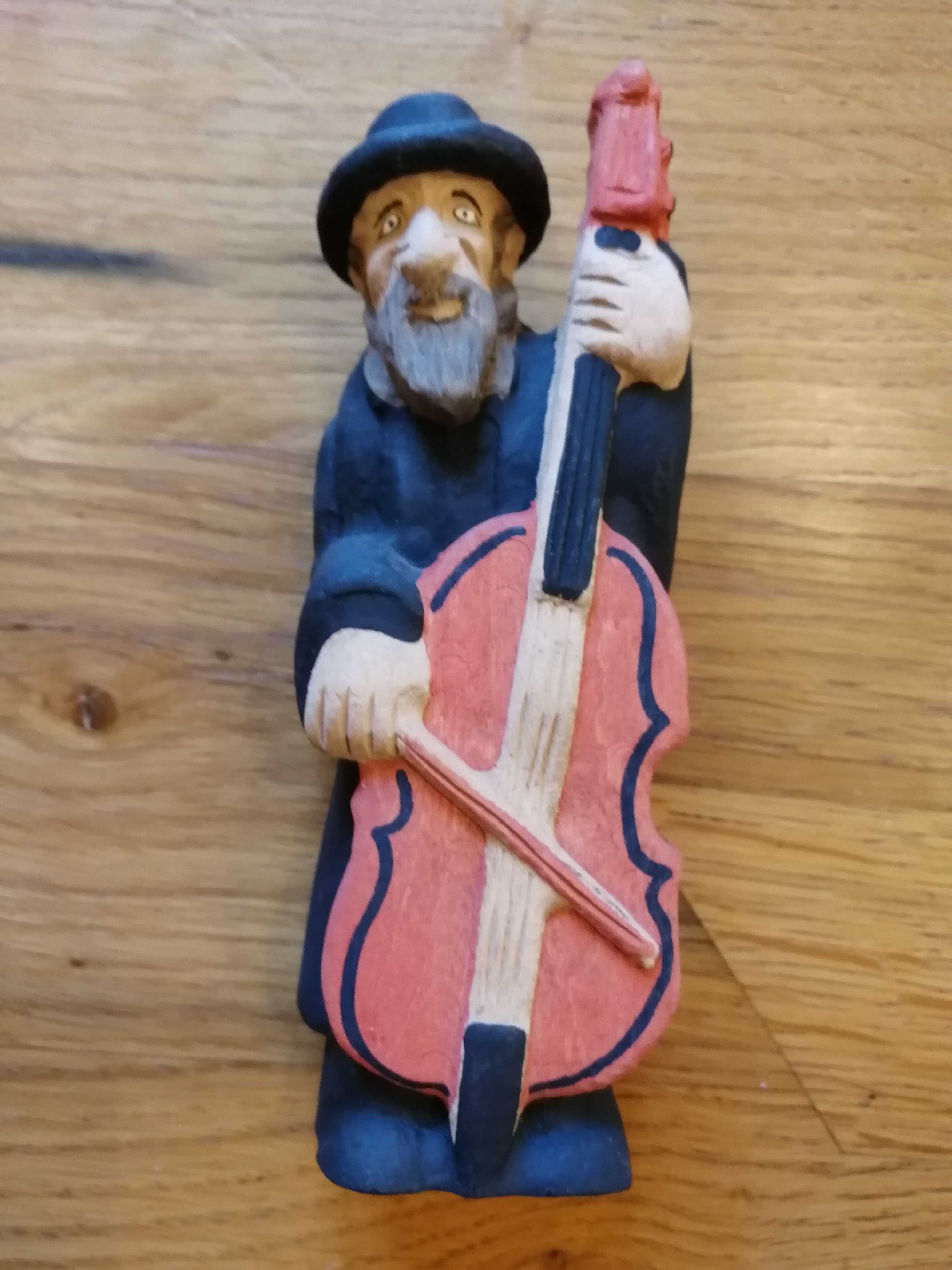 Żyd muzykant, rzeźba w drewnie, rękodzieło 15,5cm