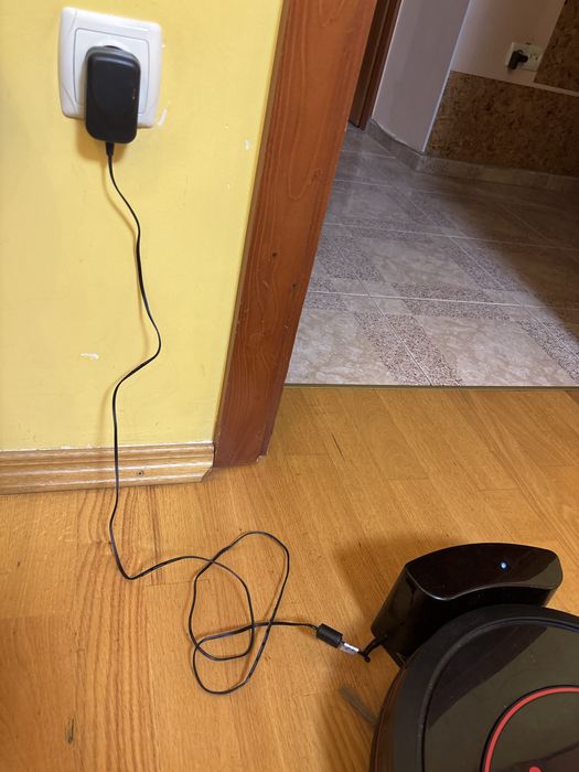 Продам робот пилелос з станцією