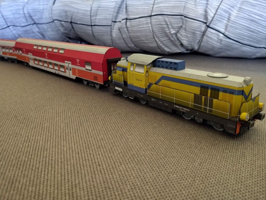 Zabawka Model kartonowy zabawka pociąg pasażerski miejski piętrowy aut