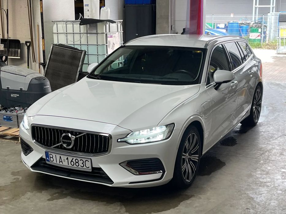 Volvo V60 Volvo V60 Benzyna Plug in // 2020 rok