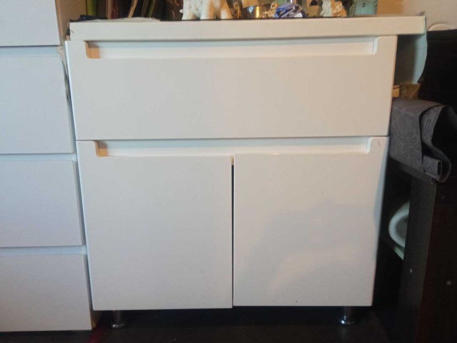 Комод  для ванной комнаты.