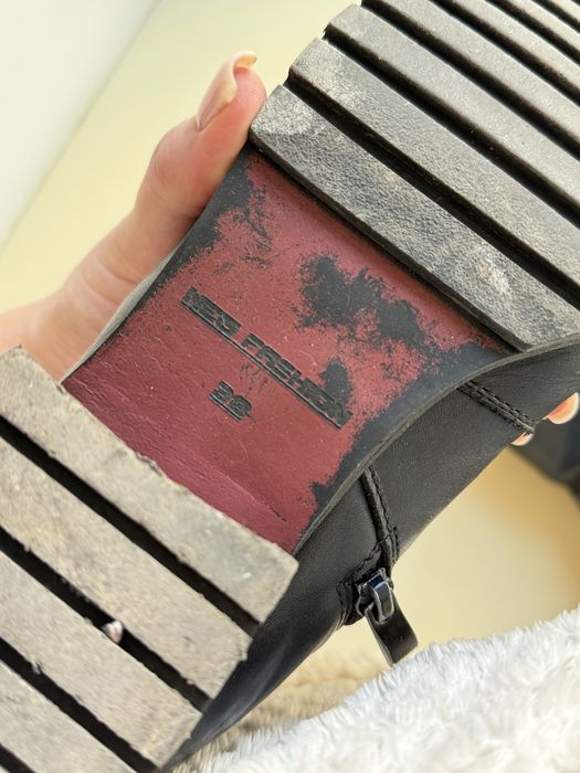 Шкіряні жіночі чоботи