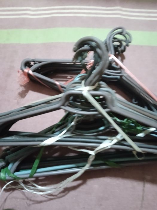 Вішалки для одягу.нові і б/у в гарному стані.