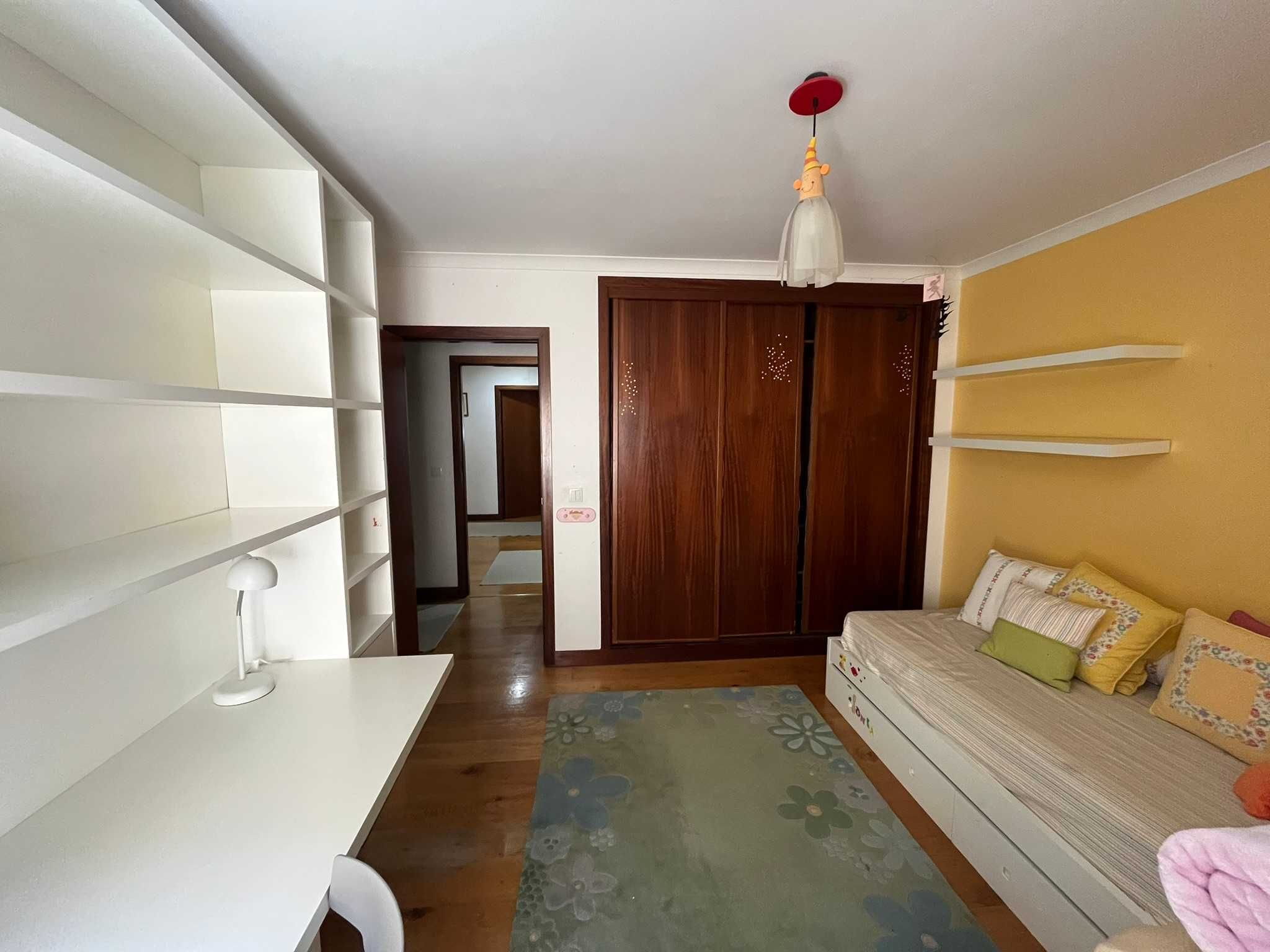 Arrenda-se T4 com garagem na Quinta da Romeira - Coimbra
