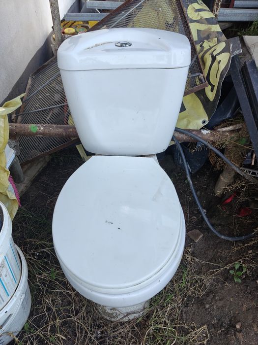 Wc toaleta wychodek prowizorka na budowę działkę