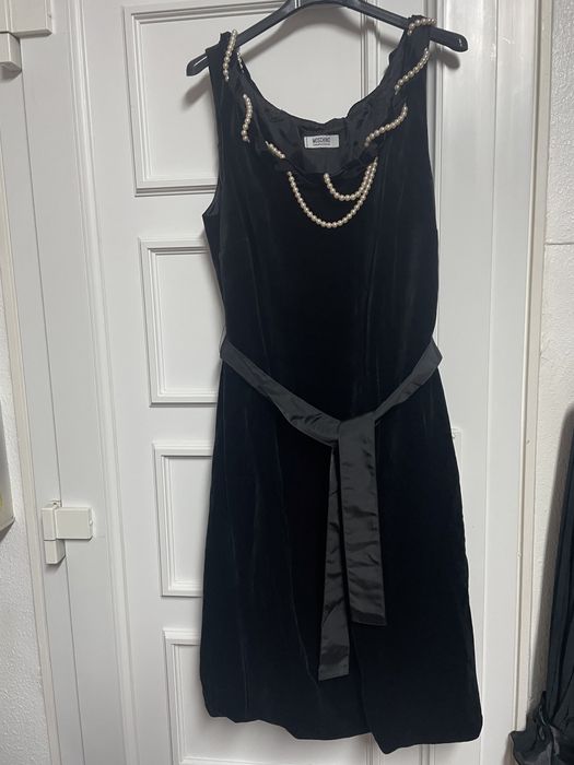 Vestido preto de veludo da Moschino