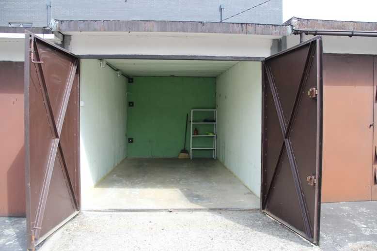 Garaż do wynajęcia - obok centrum Silesia, murowany, teren zamknięty