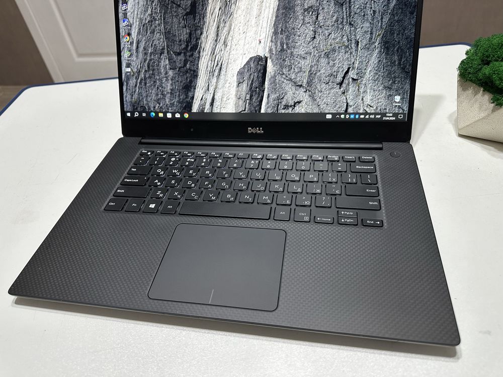 DELL Precision5520 15,6"FHD IPS|Xeon E3-1505|16DDR4|SSD512Gb|NVIDIA4Gb