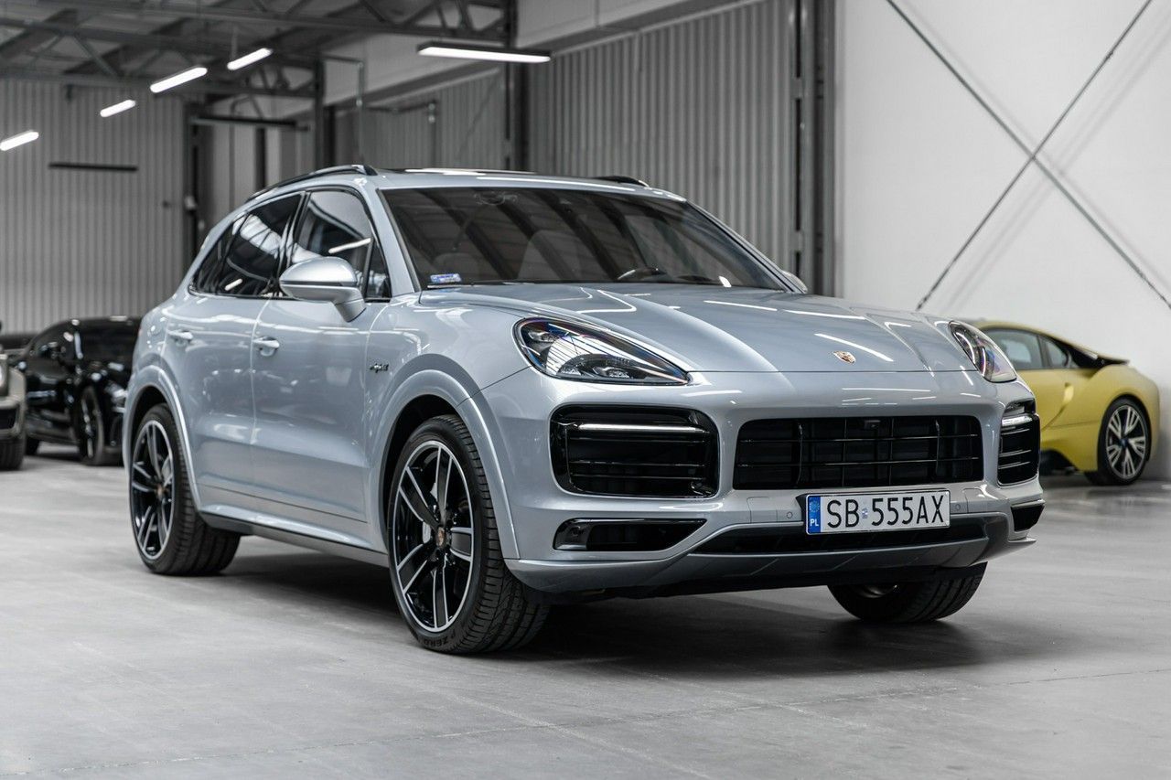 Porsche Cayenne E-Hybrid 462KM. Konfiguracja na 712 tys. zł. Gwarancja do 01.2026.