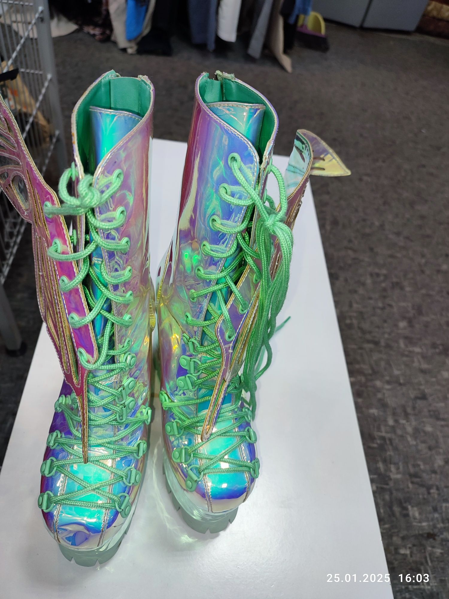 Sugar Thrillz крила  голографічні черевики Dollskill р 36 37