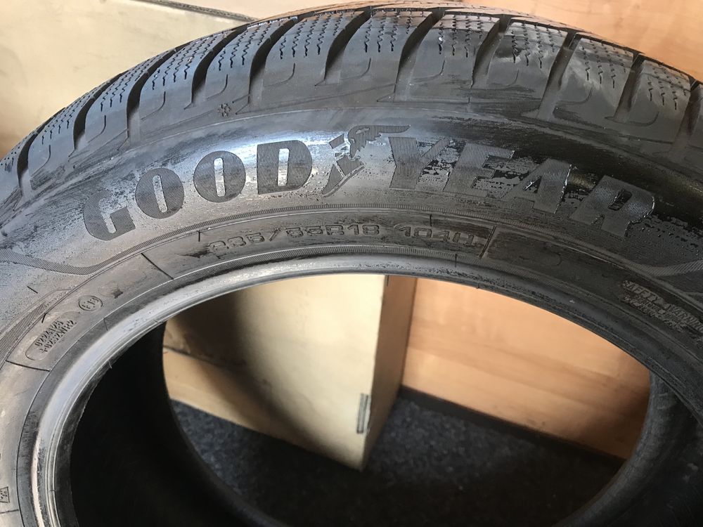 1 szt.opona zimowa 235/55R18 Goodyear Ultragrip SUV 22r.7.7mm 104H