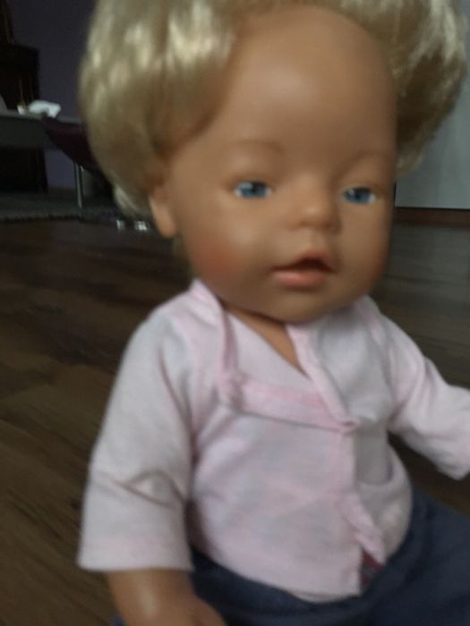 Płacząca i siusiająca lalka baby born